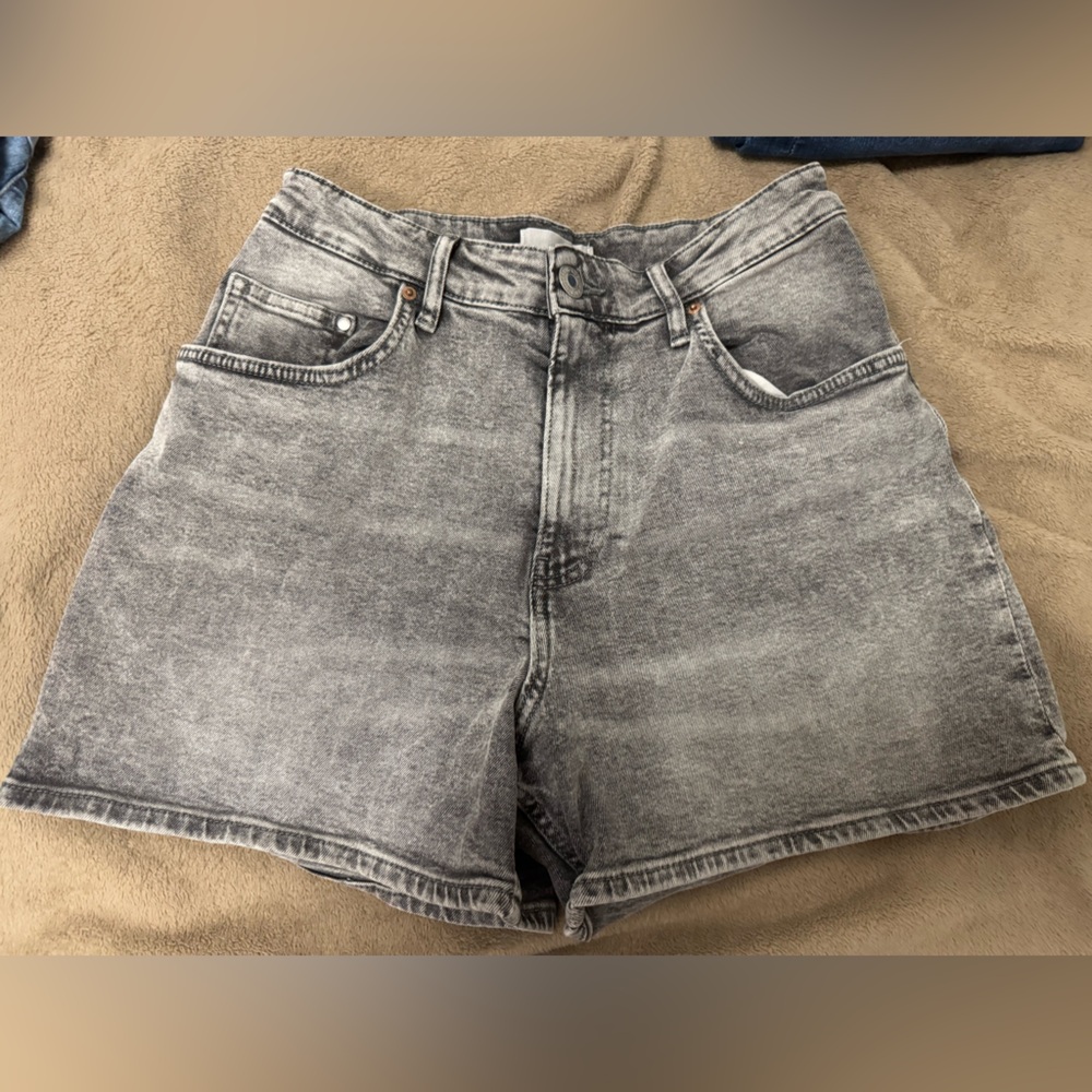 H&M Gray Jeans with Distressed Look